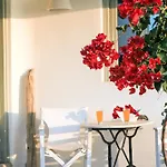 Shades Of White Appartement *