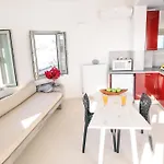 Shades Of White Appartement