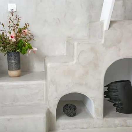 Shades Of White Emborió