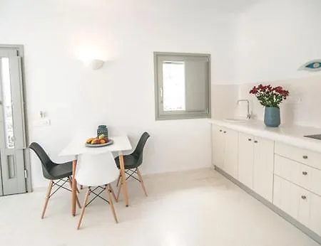 Shades Of White Εμπορειό