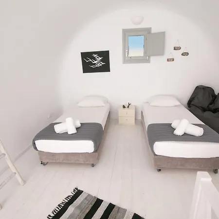 Apartment Shades Of White Emporio (Santorini)