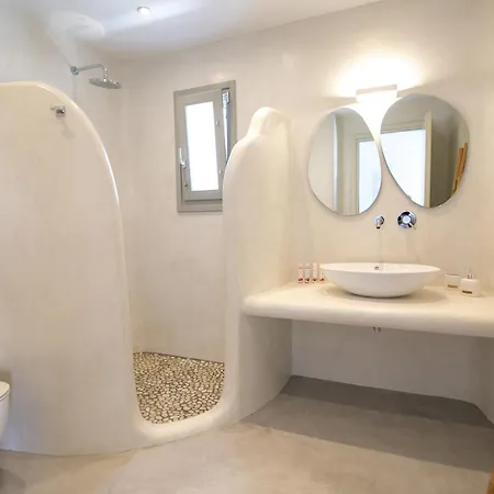 Apartment Shades Of White Emporio (Santorini)