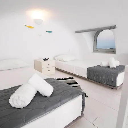 Shades Of White * Emporio (Santorini)