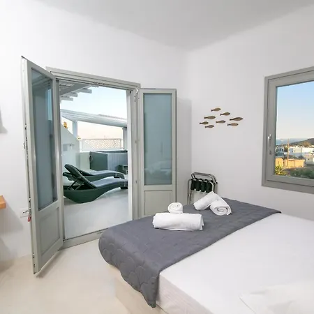 Shades Of White Apartment *