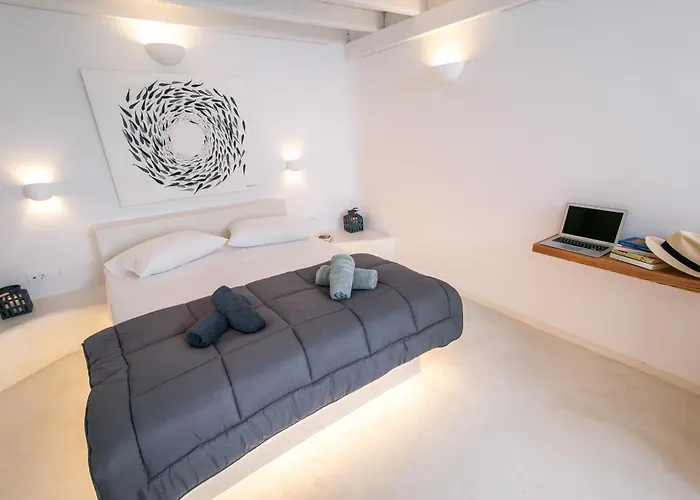 Shades Of White شقة