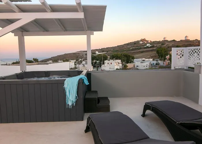 Shades Of White Emporio (Santorini)