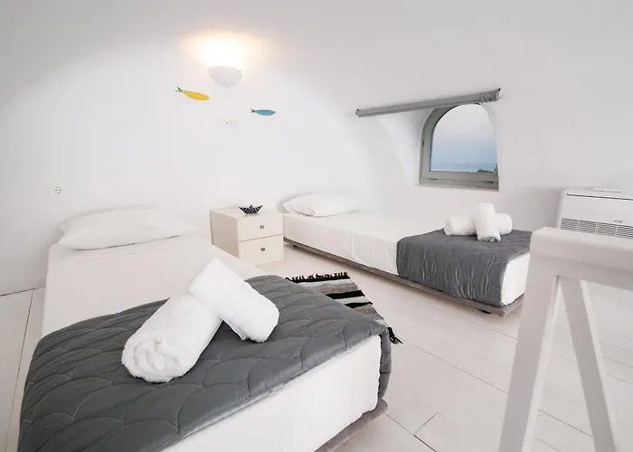 Shades Of White * Emporio (Santorini)