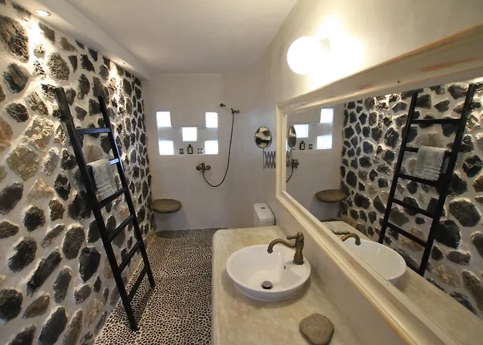 Shades Of White * Emporio (Santorini)