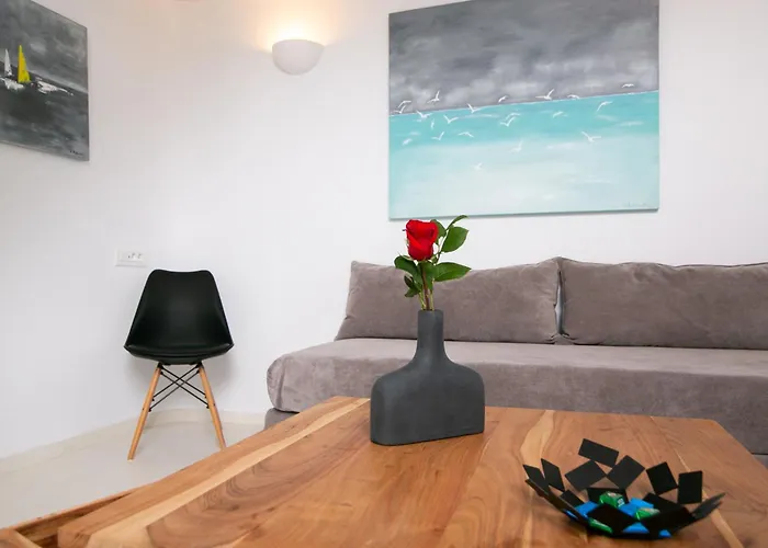 شقة Shades Of White