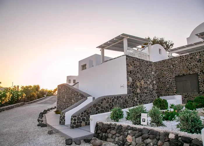 Shades Of White Emporio (Santorini)